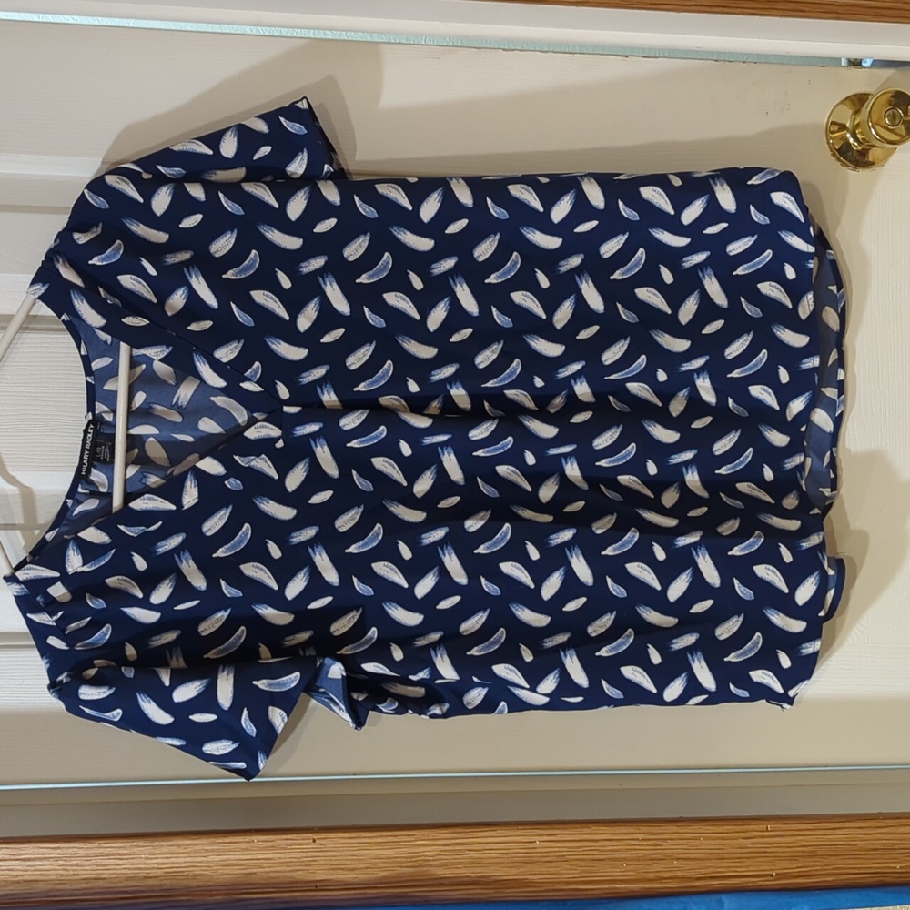 Hilary Radley v neck top L